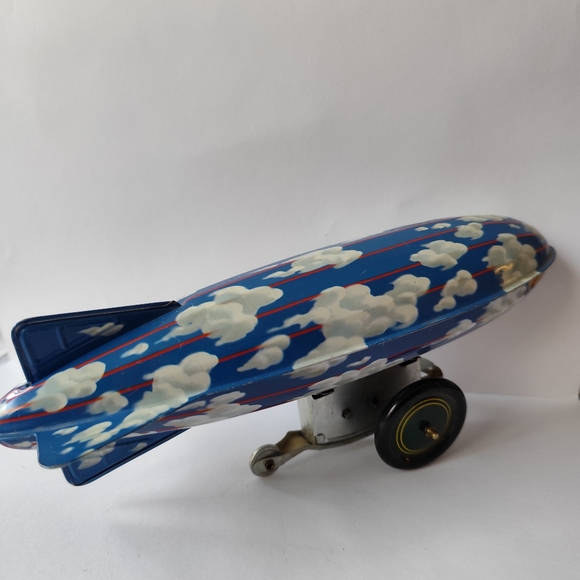 Vintage Schylling Stealth Zeppelin Tin Wind Up Toy - Picture 2 of 11